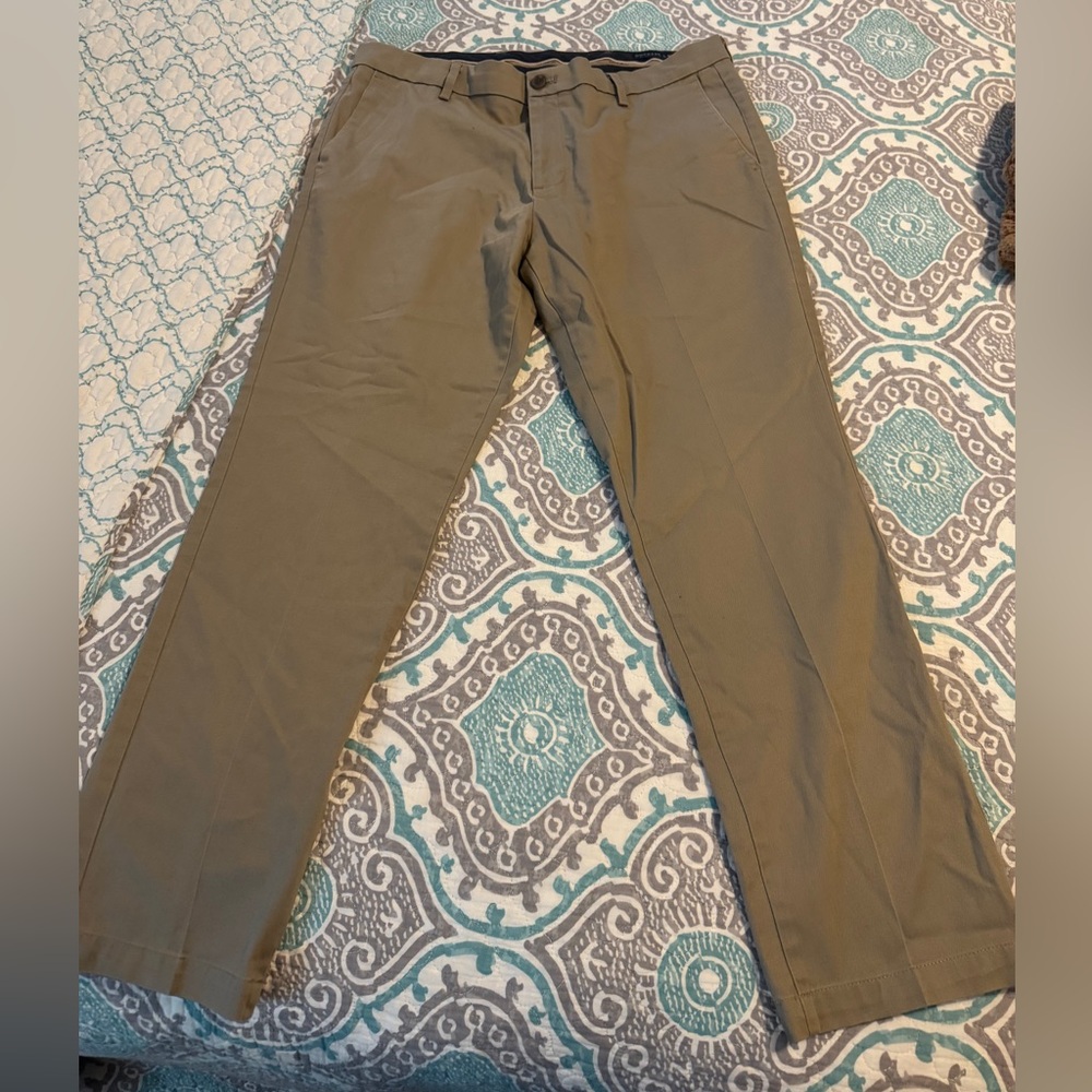 Dockers Slim Signature Khakis Men’s size 36x30 tan pants